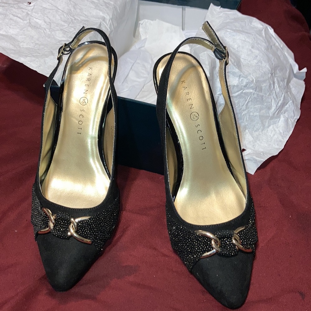 Karen Scott woman shoe- size 10- worn once black and gold